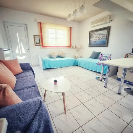 Daire Elia Garden Oasis With Pool Astros Parálion Ástros