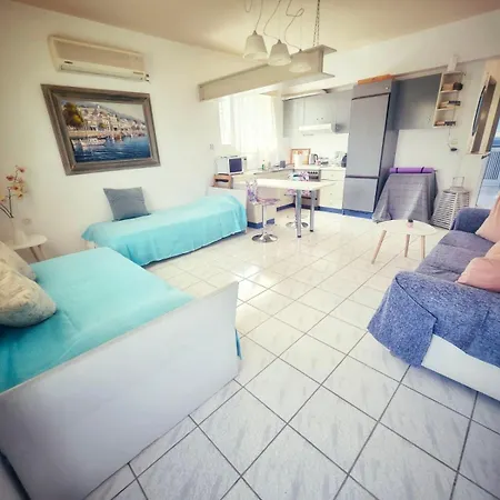 Daire Elia Garden Oasis With Pool Astros