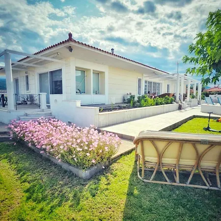 Daire Elia Garden Oasis With Pool Astros Parálion Ástros