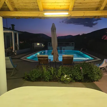 Daire Elia Garden Oasis With Pool Astros *