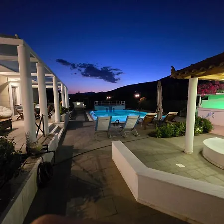 Elia Garden Oasis With Pool Astros Daire