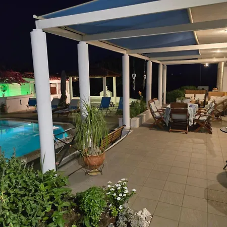 Daire Elia Garden Oasis With Pool Astros