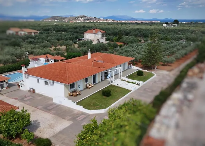 Elia Garden Oasis With Pool Astros דירה *