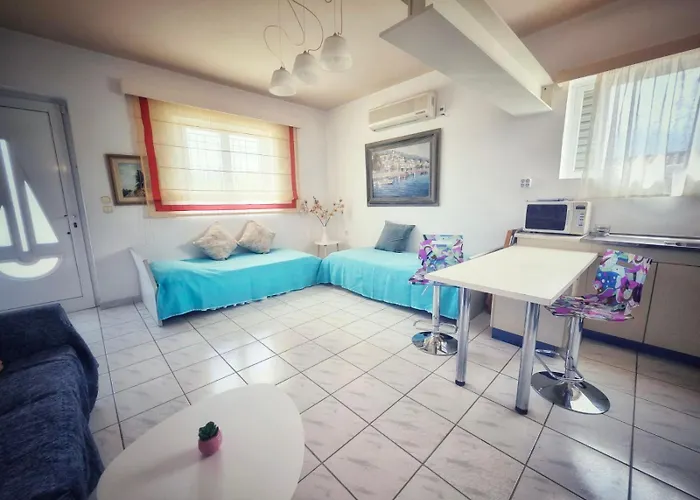 Elia Garden Oasis With Pool Astros דירה