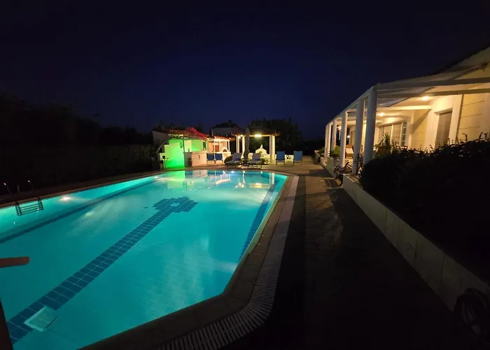 Elia Garden Oasis With Pool Astros * Parálion Ástros