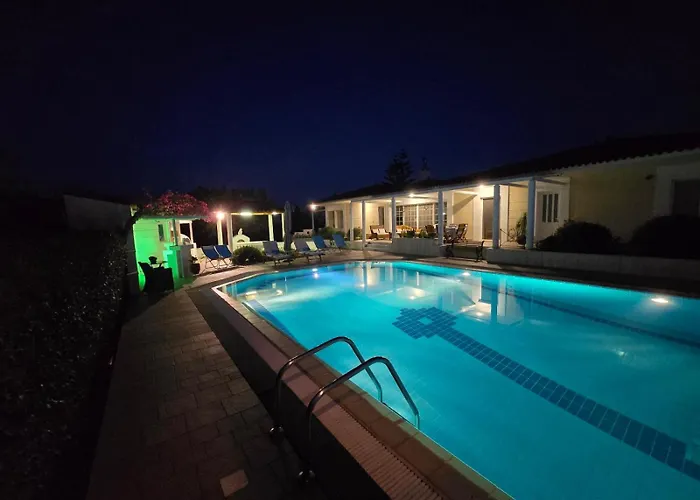 Elia Garden Oasis With Pool Astros Apartment *